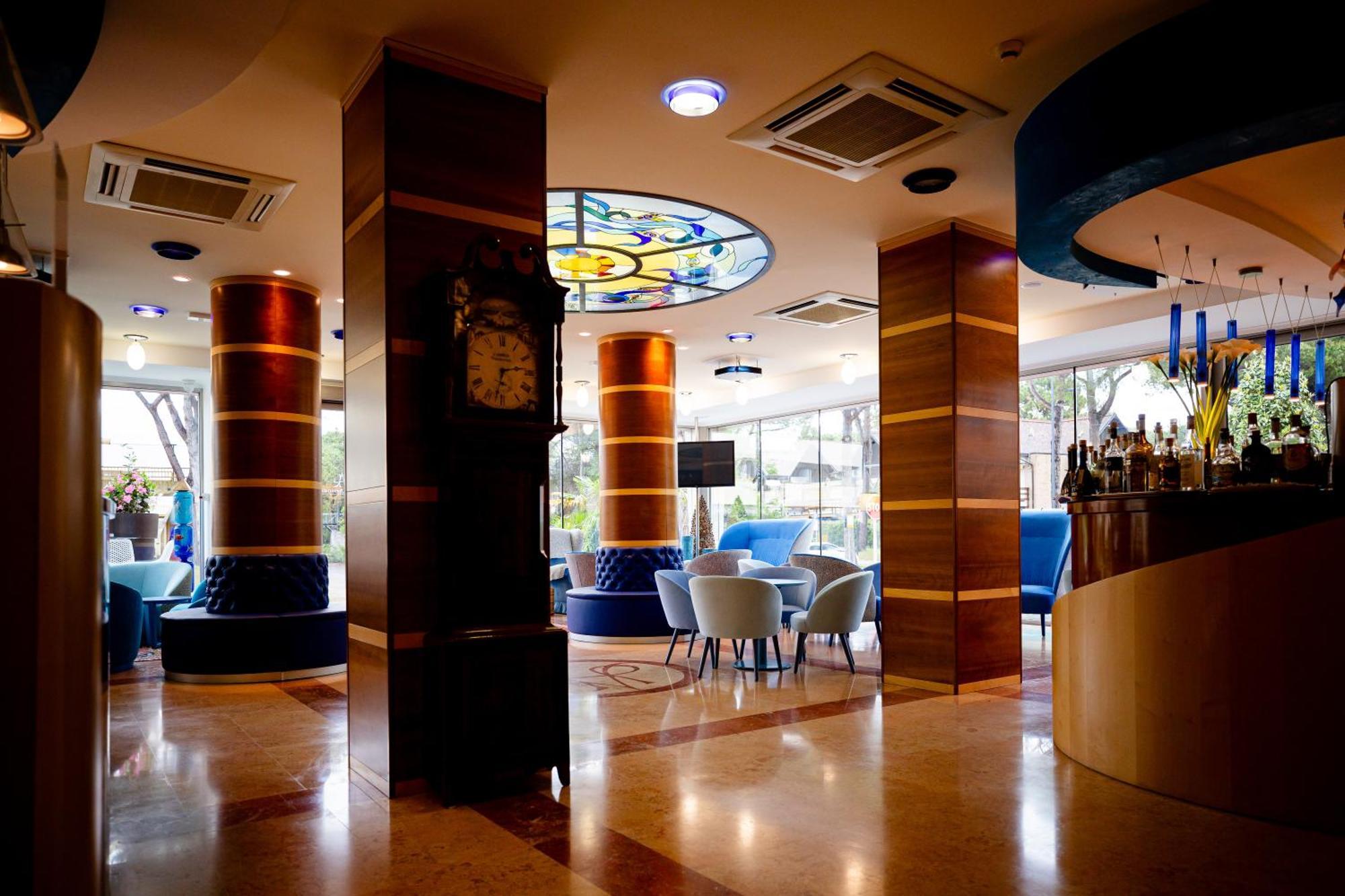 Hotel Arizona Lignano Sabbiadoro Exterior photo