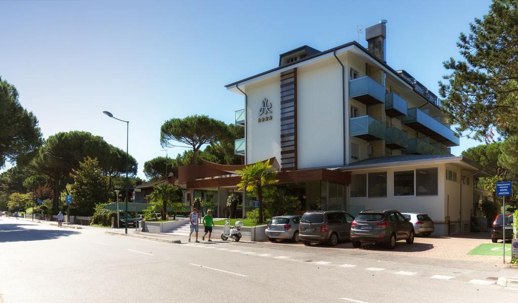 Hotel Arizona Lignano Sabbiadoro Exterior photo